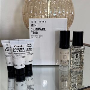 NEW Bobbi Brown 5-Piece Skincare Bundle Cleansing Oil Vitamin Serum & Base